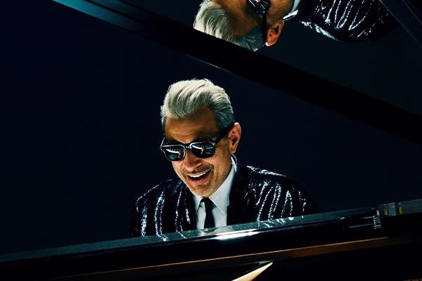 Jeff Goldblum performing the piano.